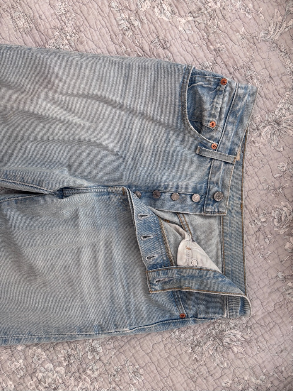 Levi's Light Wash Straight Leg Jeans - Picture 2 of 4
